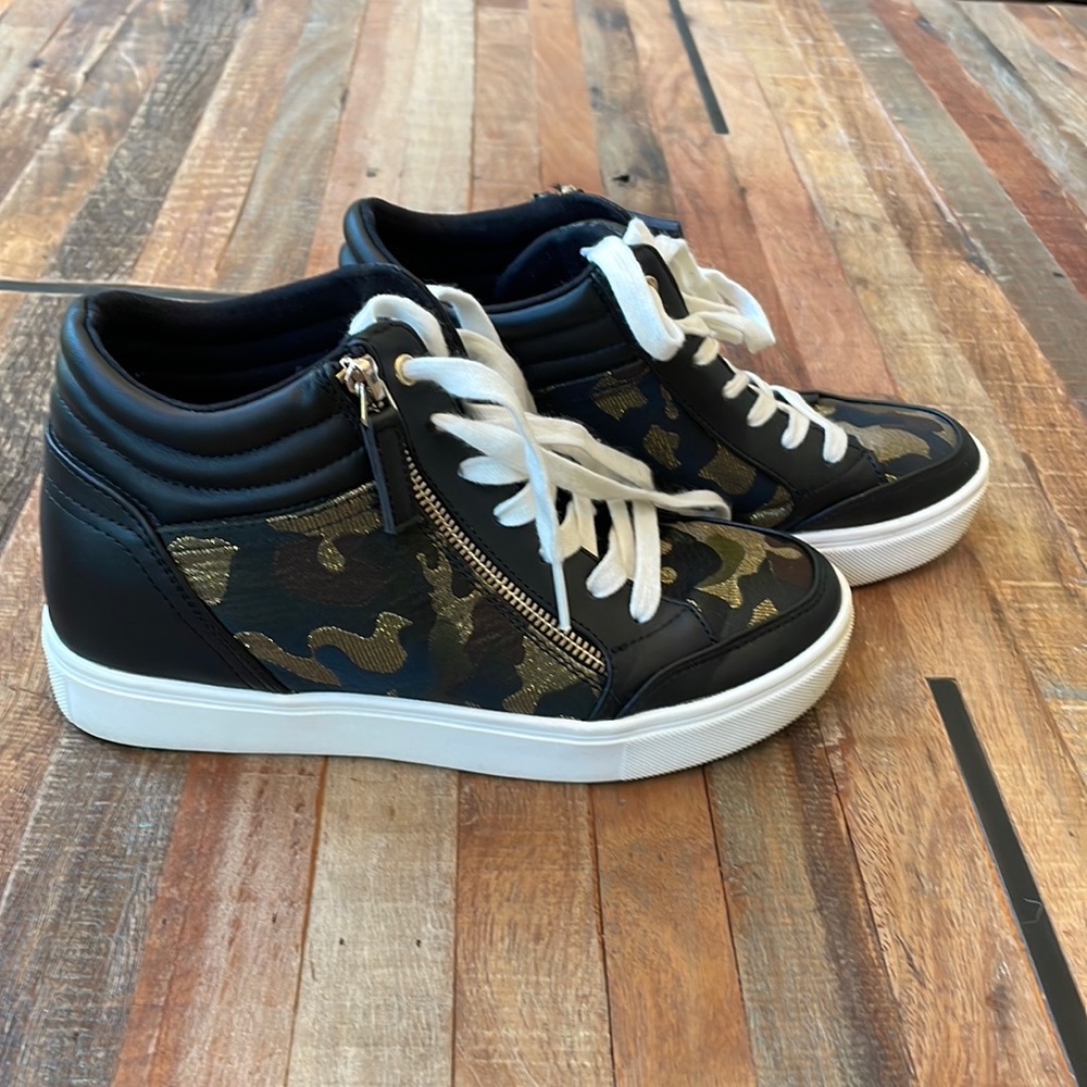 EUC Nine West high top sneakers